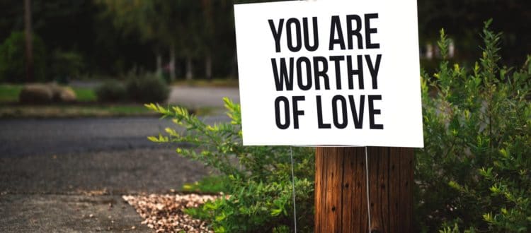 LOVING-YOURSELF-rsz_tim-mossholder-414902-unsplash-750x330